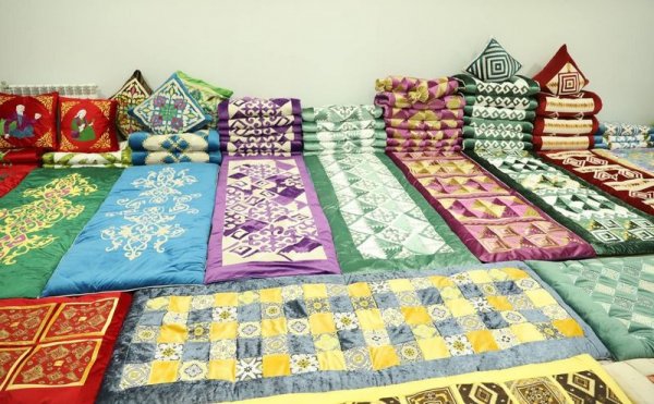 С рождения не имеющая рук швея провела тренинг в Жанаозене