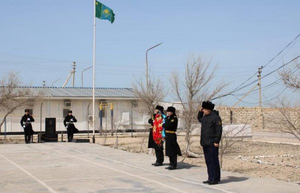 Погиб при задержании браконьеров: Память пограничника почтили в Баутино