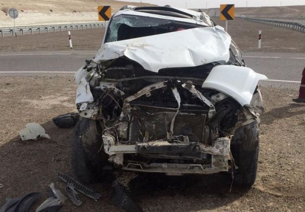 Снёс дорожное ограждение в Мангистау: Водитель травмировался