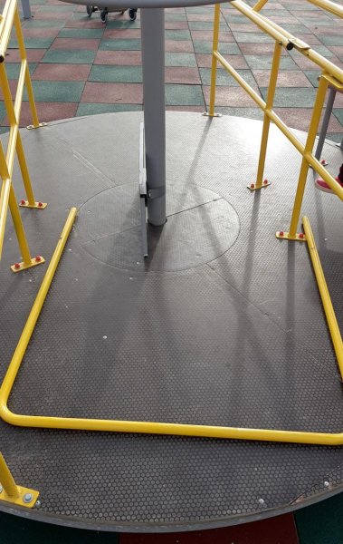 Карусель для особенных детей сломалась на набережной Актау