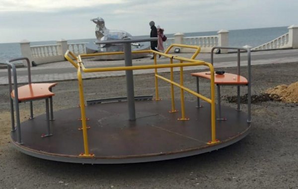 Карусель для особенных детей сломалась на набережной Актау