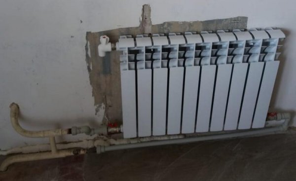 Заменить отопительные батареи в квартире пенсионерки удалось только при содействии акима Мангистау и акима Актау