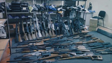 Более 100 схронов с оружием и боеприпасами обнаружили полицейские