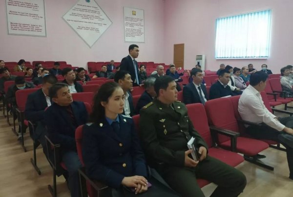 Питьевая вода и озеленение: проблемы обсудили депутаты с жителями Актау