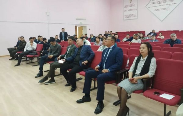 Питьевая вода и озеленение: проблемы обсудили депутаты с жителями Актау