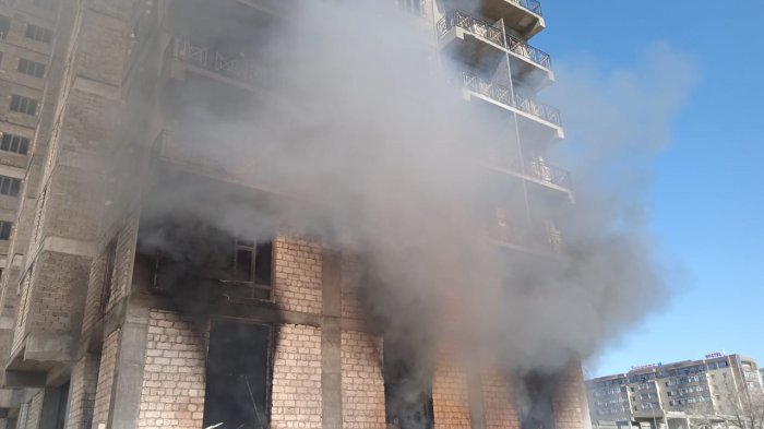 За неделю спасатели Актау вызволили четверых детей из запертых квартир и предотвратили суицид