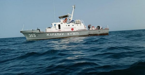 Рыбаков на Каспии ищут вдоль побережья Актау