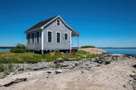 "Самый одинокий" дом в мире выставили на продажу