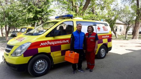 Фельдшер из Алматинской области переплыл реку для спасения пациента