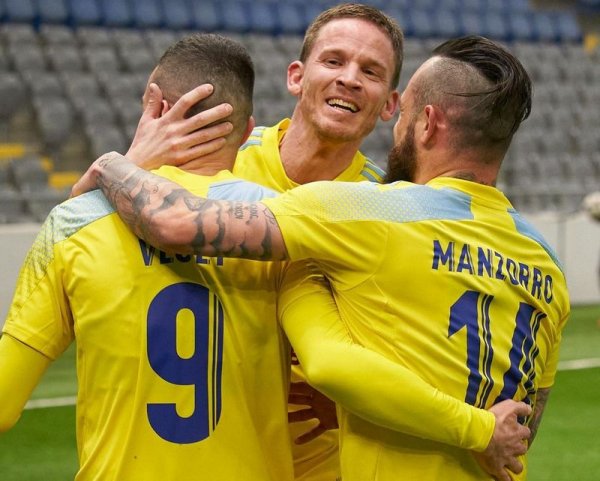 Футболисты «Каспия» потерпели поражение в столице