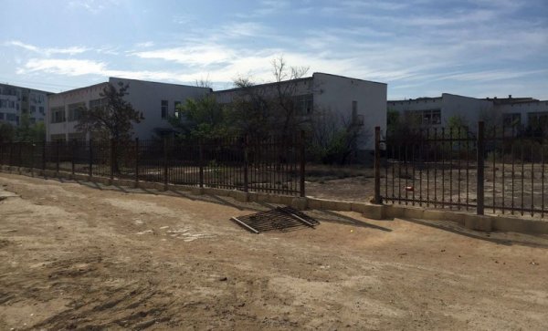 Судьба заброшенного здания детсада в центре Актау волнует горожан