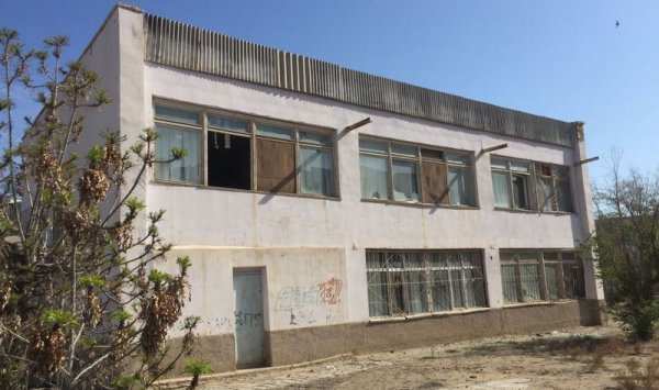 Судьба заброшенного здания детсада в центре Актау волнует горожан