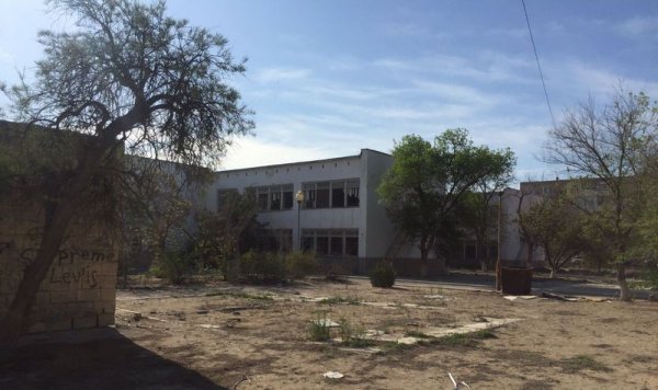 Судьба заброшенного здания детсада в центре Актау волнует горожан