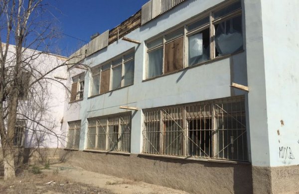 Судьба заброшенного здания детсада в центре Актау волнует горожан