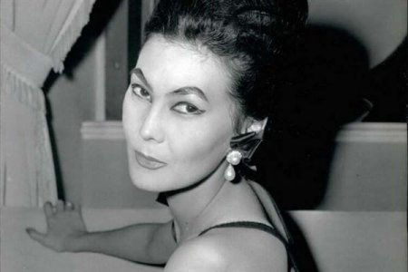 История казахской Золушки, которая бежала от войны и стала звездой модного Парижа 