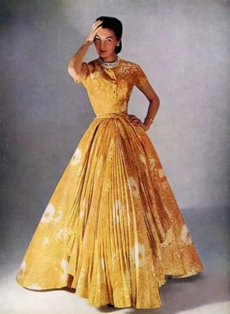 История казахской Золушки, которая бежала от войны и стала звездой модного Парижа 