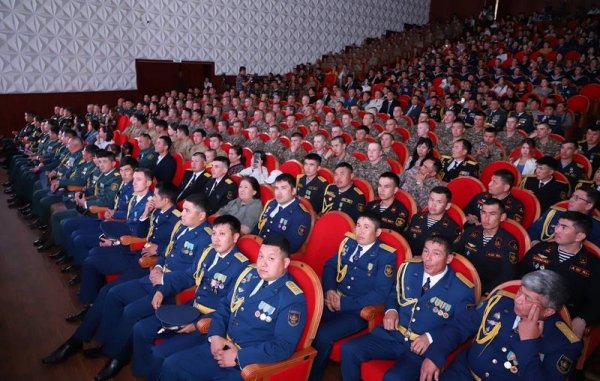 Более 60 военнослужащих наградил аким Мангистау