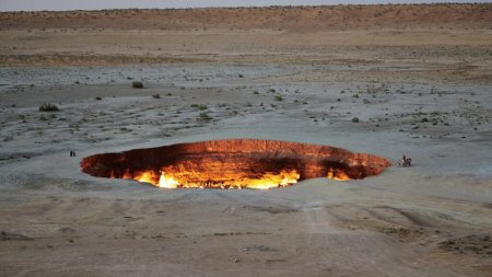 Туркменистан созвал ученых, чтобы потушить "Врата ада"