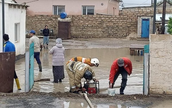 Воду продолжают откачивать в Жанаозене
