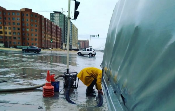 Работы по откачке воды проходят в Актау