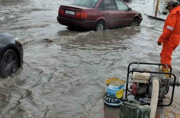 Работы по откачке воды проходят в Актау