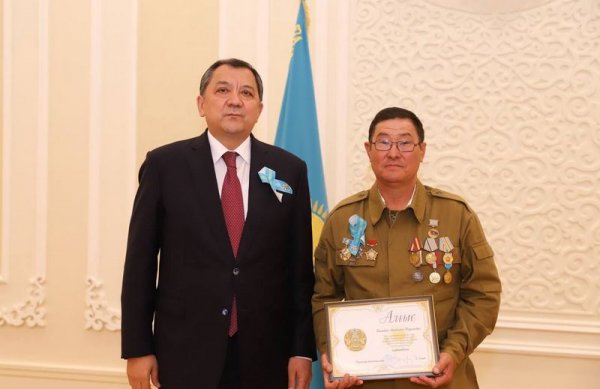 Ветеранов вооружённых сил наградил аким Мангистауской области