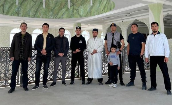 Пешком до Алматы: волонтеры из Актау собрали на жилье многодетной семье четыре миллиона тенге