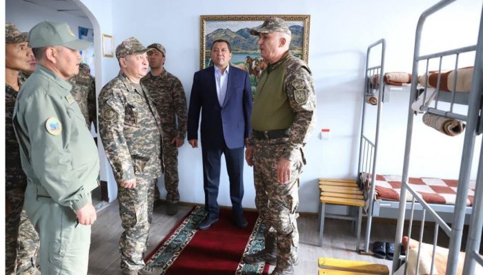 Министр обороны Казахстана проверил боеспособность армии в Актау