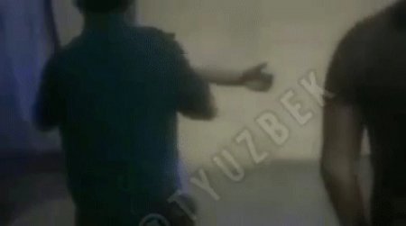 Узбекские полицейские ударили электрошокером туристов из Казахстана