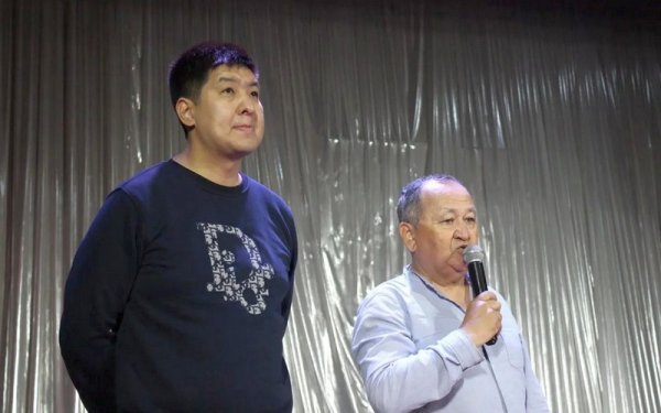 Воспитанник «Каспия» из «Зенита» встретился с юными футболистами в Актау