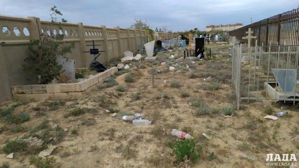 На кладбище в Актау нет воды: причину назвали чиновники