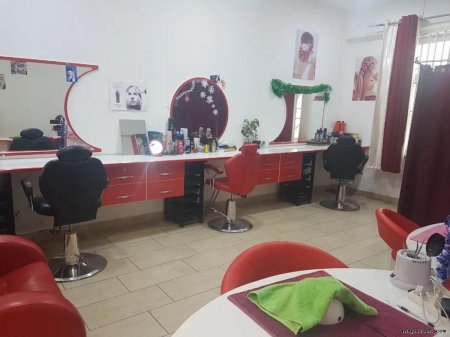 В Туркменистане салоны красоты ушли в подполье, на покраску волос записываются тайно