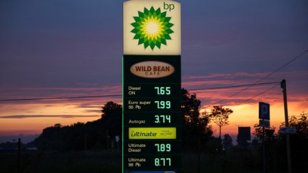 Цены на бензин рекордно подскочили в Великобритании