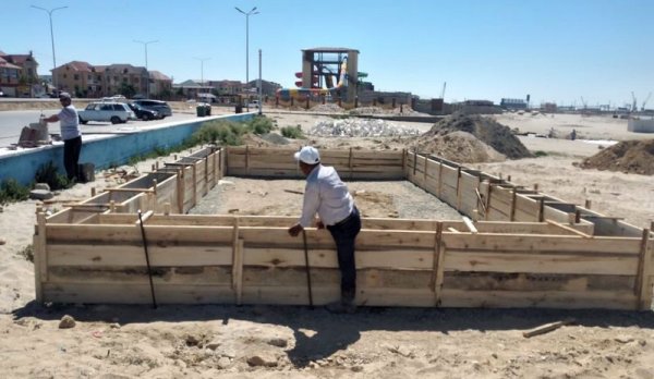 Горожане продолжают справлять нужду в центре Актау