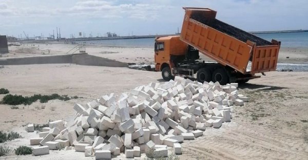 Горожане продолжают справлять нужду в центре Актау