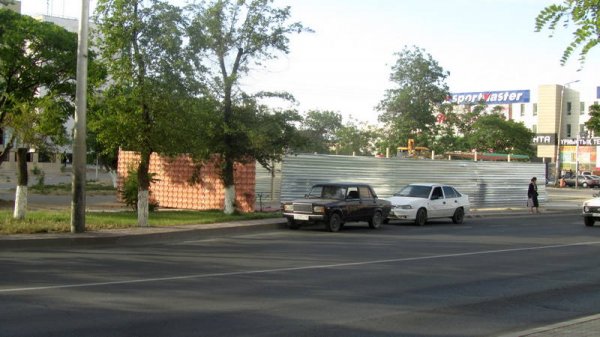 Зачем демонтировали остановку в центре Актау