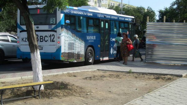 Зачем демонтировали остановку в центре Актау