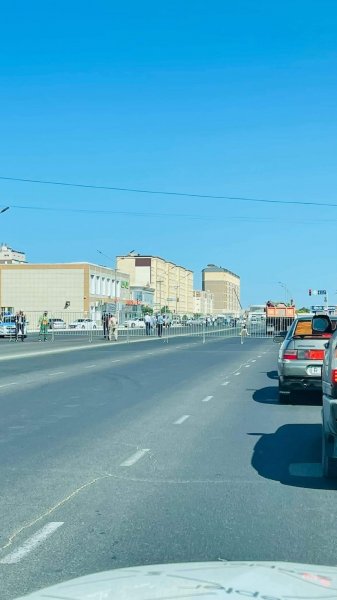 Из-за провала асфальта в Актау перекрыли оживленный перекресток