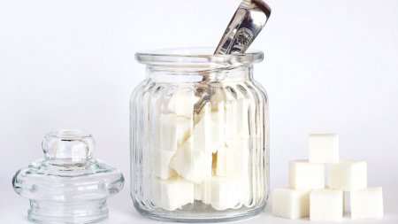 "Зарабатывают экстра-маржу" - премьер Смаилов о ценах на сахар 