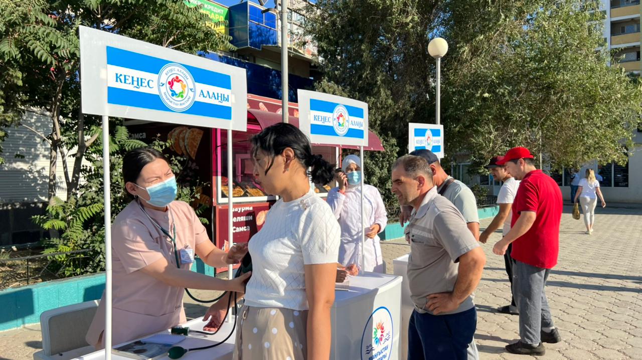 Около 200 мангистаусцев получили бесплатные консультации врачей