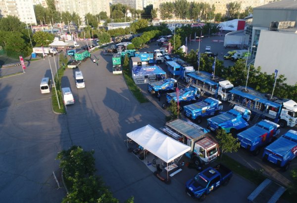 Ралли «Шелковый путь»: актауские гонщики с легкостью прошли бархан «Большой брат»