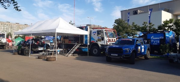 Ралли «Шелковый путь»: актауские гонщики с легкостью прошли бархан «Большой брат»