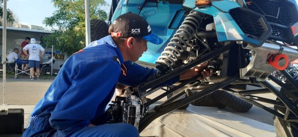 Ралли «Шелковый путь»: актауские гонщики с легкостью прошли бархан «Большой брат»