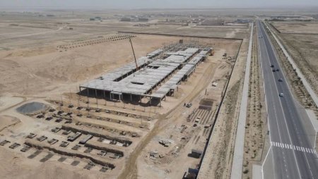 Первые этажи возведены: в Актау продолжается строительство оптово-распределительного центра