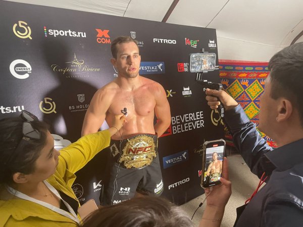 Актауский боец Мурад Абдурахманов проиграл техническим нокаутом