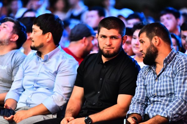 15 тысяч человек и горы мусора. Как прошел турнир «Naiza 41 х Eagle 48» в Актау