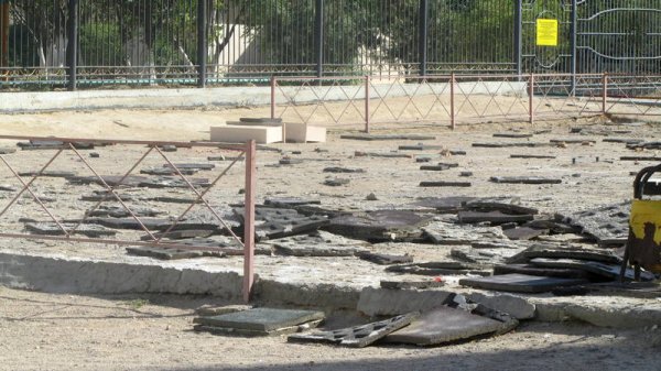 Ремонт на детской площадке никак не дождутся жители в центре Актау