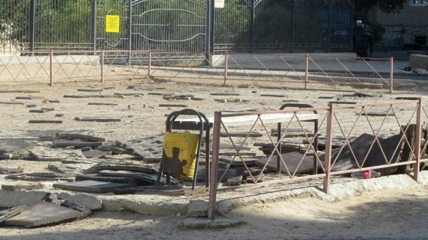 Ремонт на детской площадке никак не дождутся жители в центре Актау