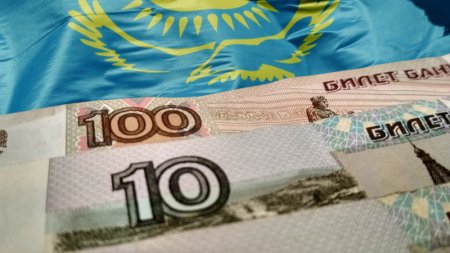 Банкам разрешили вывозить рубли из Казахстана 