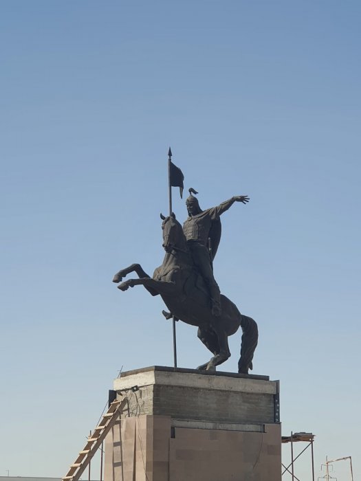 В Актау устанавливают памятник Шотан-батыру